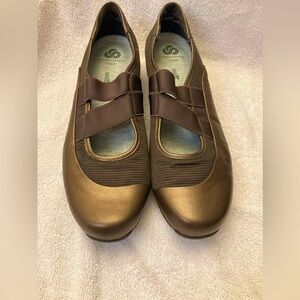 Munro American Bronze Mary Jane Slip-on Shoes, Made in USA, size 10 Narrow